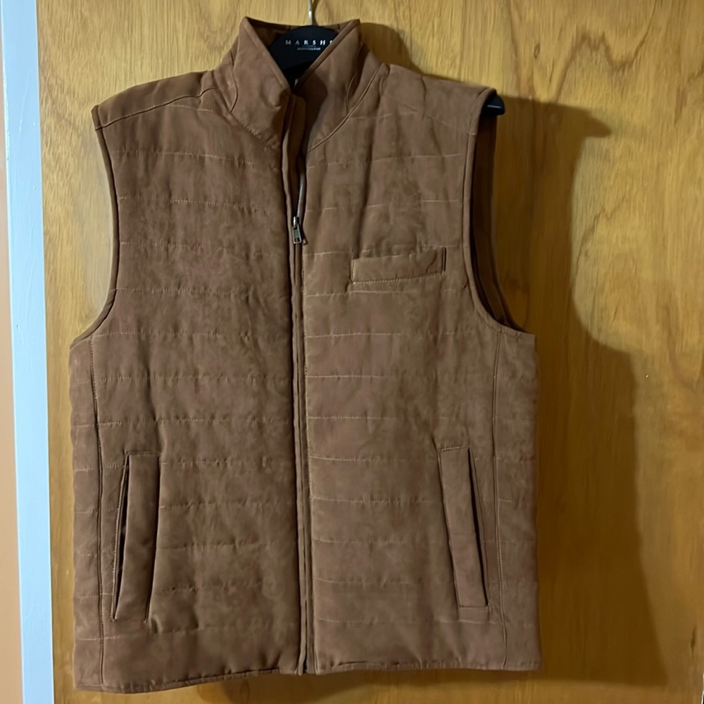Faux suede mens zip up vest. Functional front pockets size medium. Barley worn.